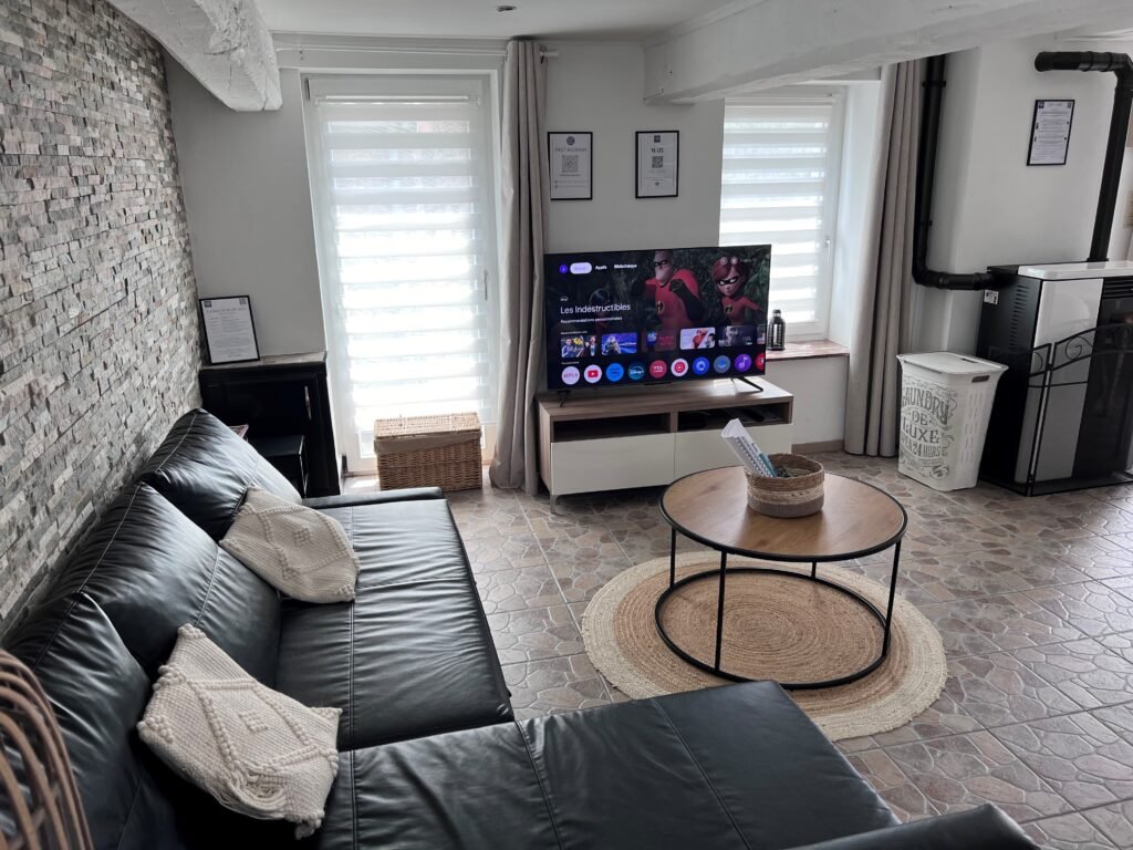 Rubis - Salon avec canapé-lit convertible et confortable pour passer une agréable nuit