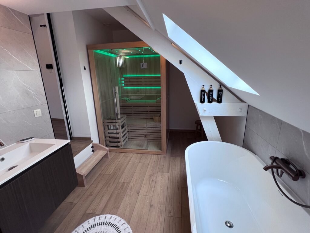 Saphir - Salle de bain avec Sauna pour se relaxer après une journée intense