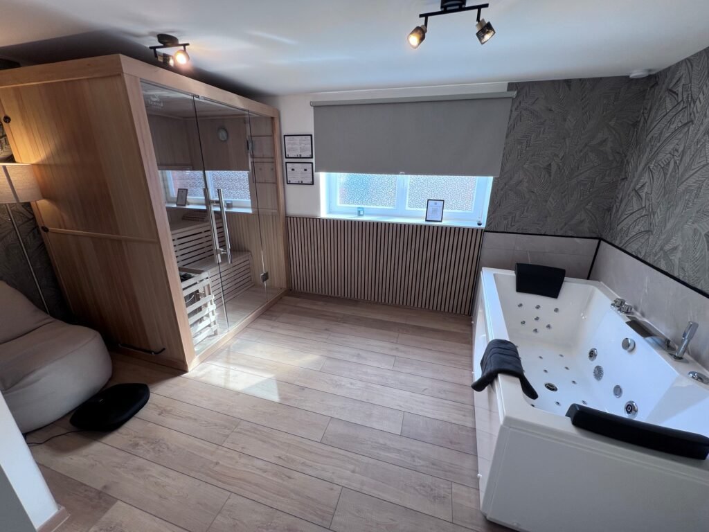Emeraude -Espace détente avec balnéo, sauna, télé, massage des pieds