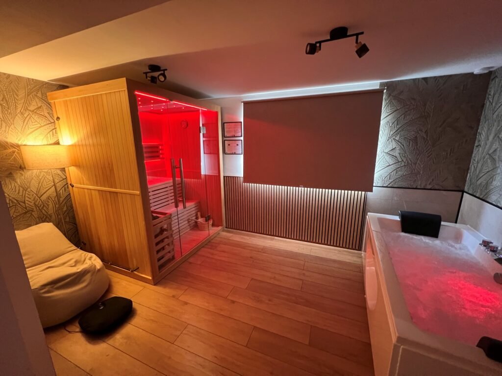 Emeraude - Salle de bain avec Sauna pour se relaxer après une journée intense