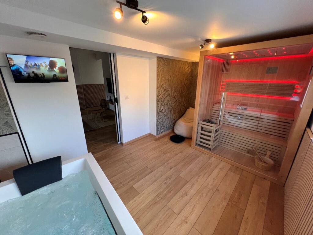 Emeraude - Salle de bain avec Sauna pour se relaxer après une journée intense
