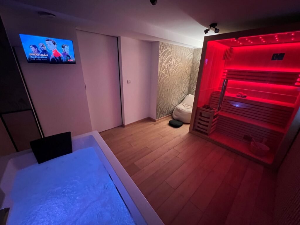 Emeraude - Salle de bain avec Sauna pour se relaxer après une journée intense